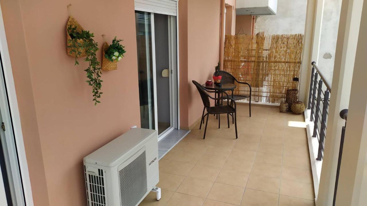 Urban Flat - Central Spot Apartments Volos Bagian luar foto