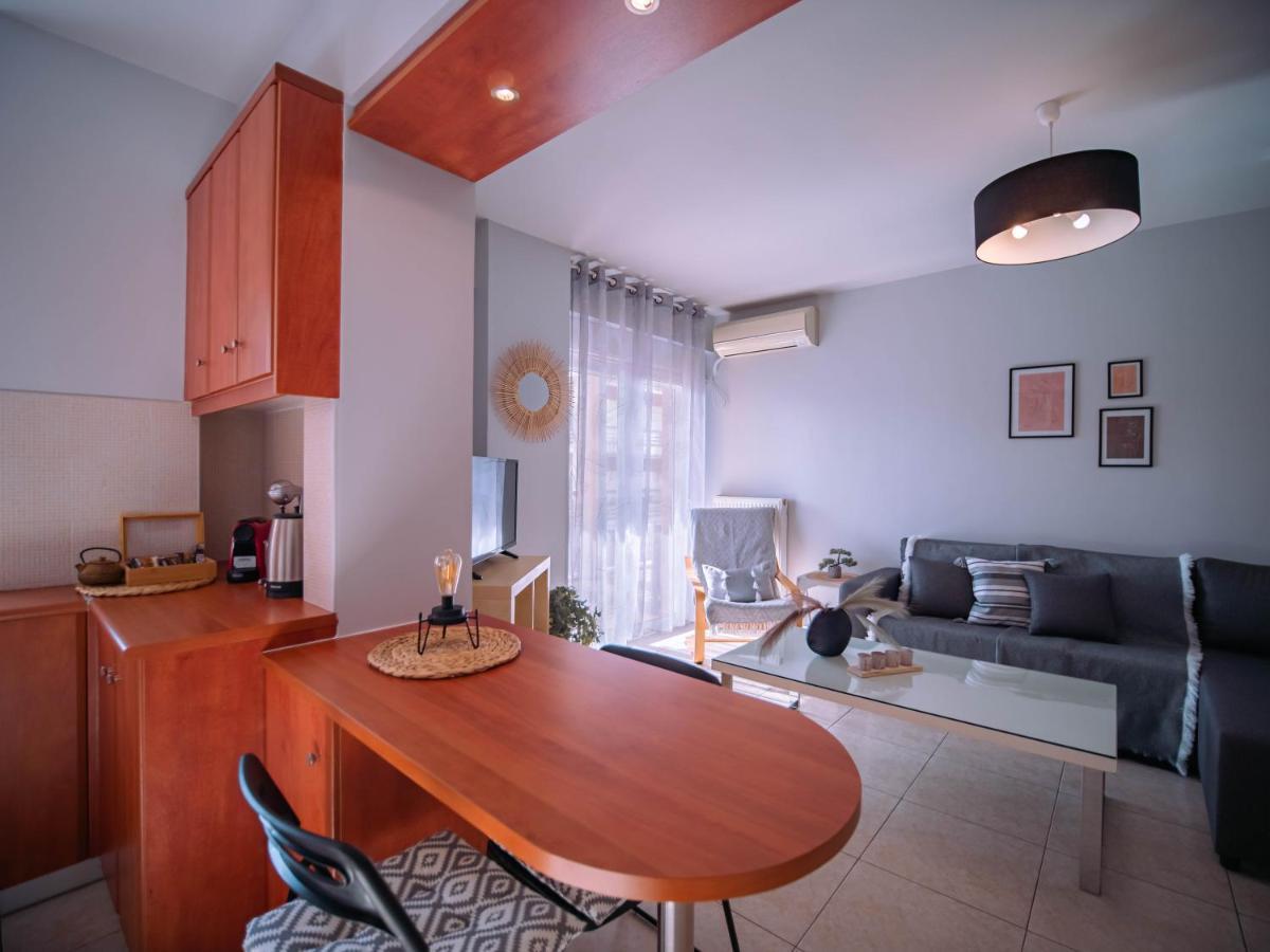 Urban Flat - Central Spot Apartments Volos Bagian luar foto