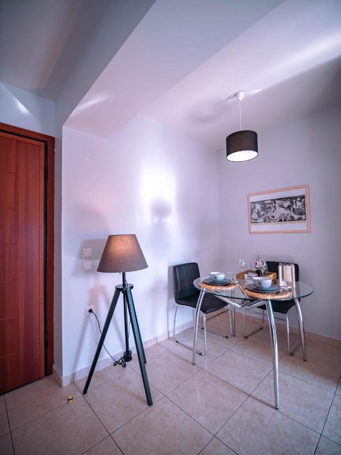 Urban Flat - Central Spot Apartments Volos Bagian luar foto