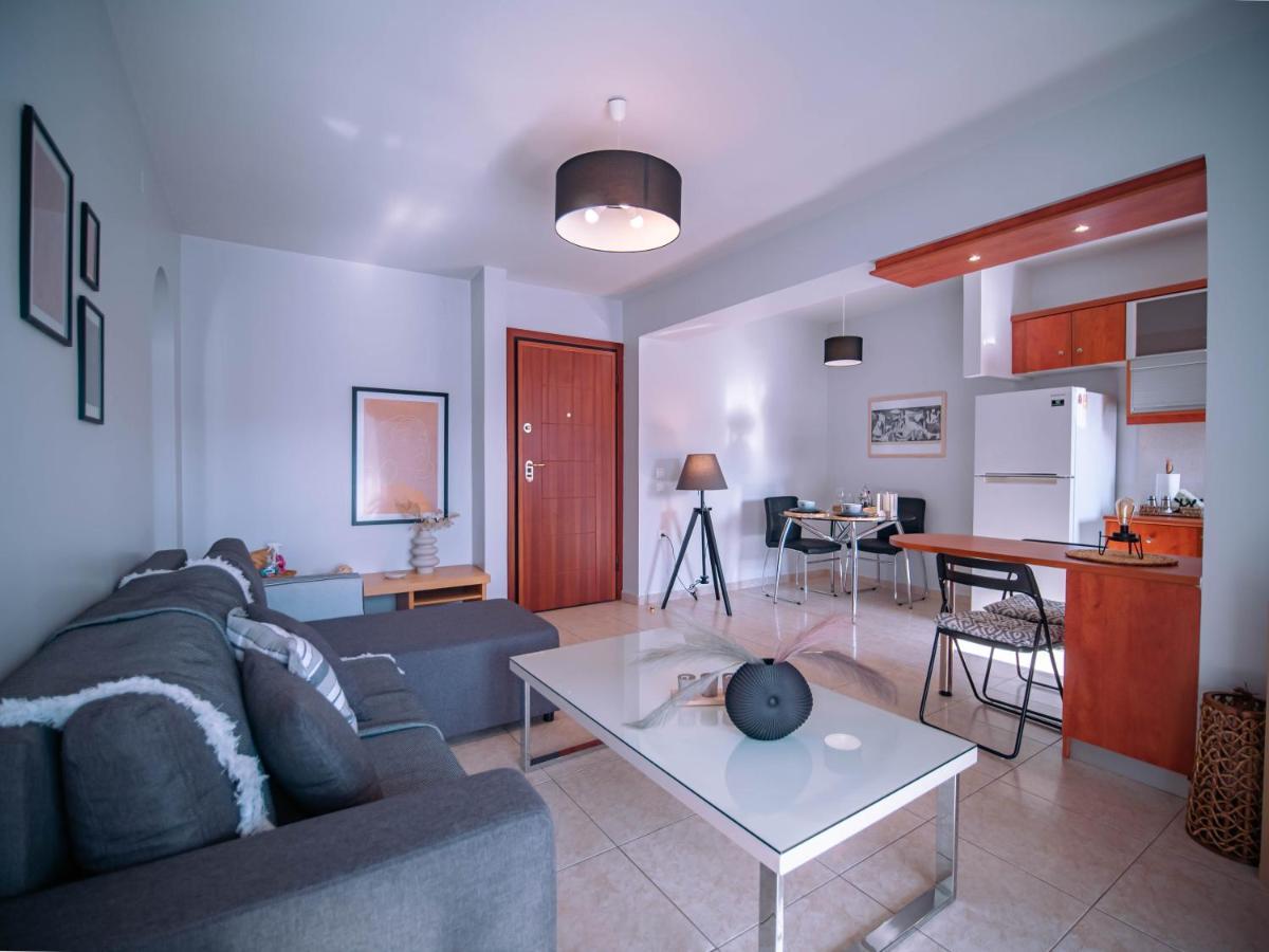 Urban Flat - Central Spot Apartments Volos Bagian luar foto