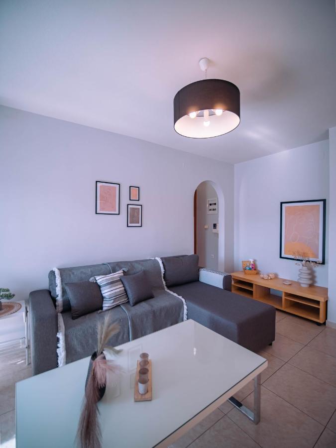 Urban Flat - Central Spot Apartments Volos Bagian luar foto