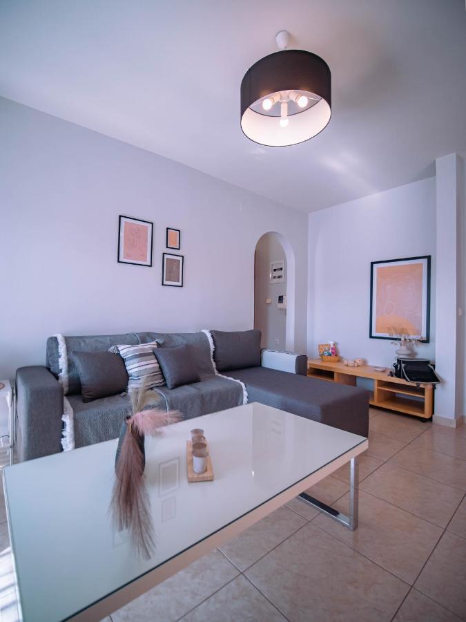Urban Flat - Central Spot Apartments Volos Bagian luar foto