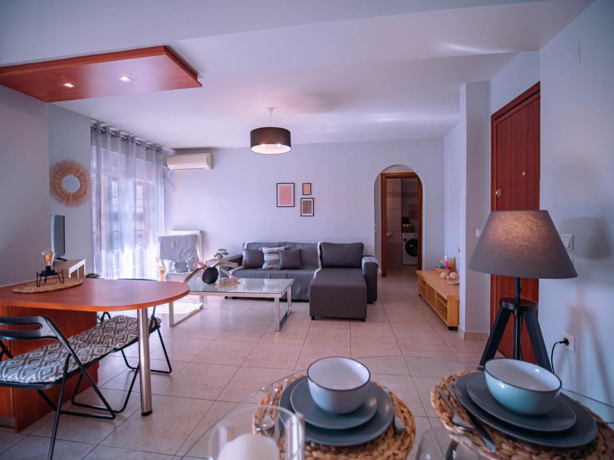 Urban Flat - Central Spot Apartments Volos Bagian luar foto