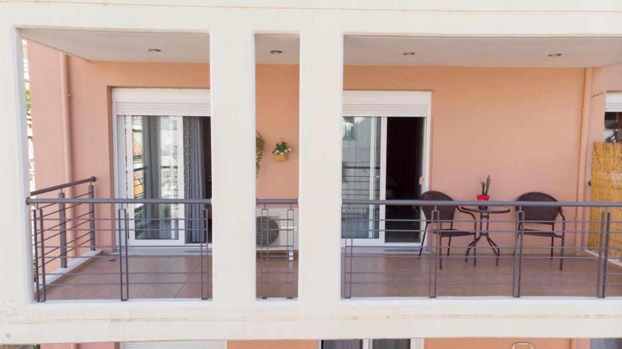 Urban Flat - Central Spot Apartments Volos Bagian luar foto